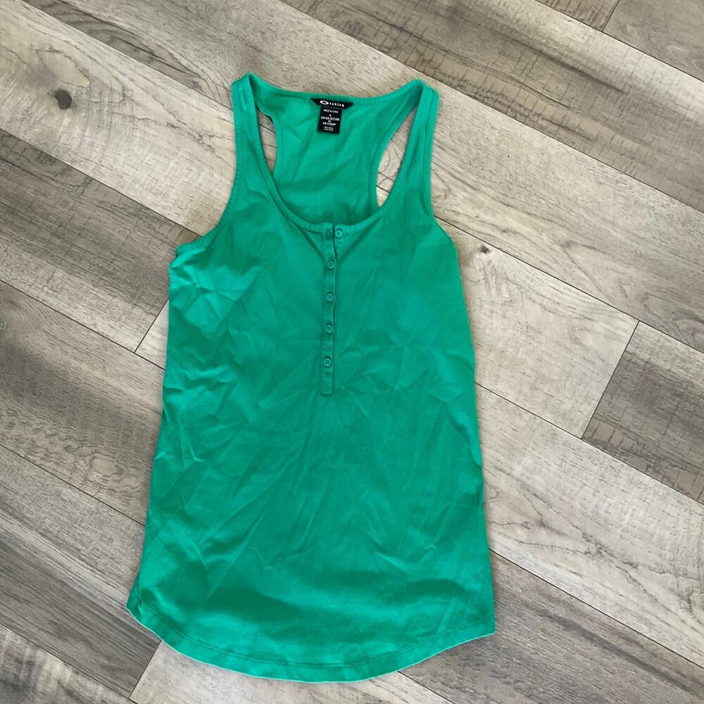 Oakley,‎ some like it hot women’s tank Henley style size small